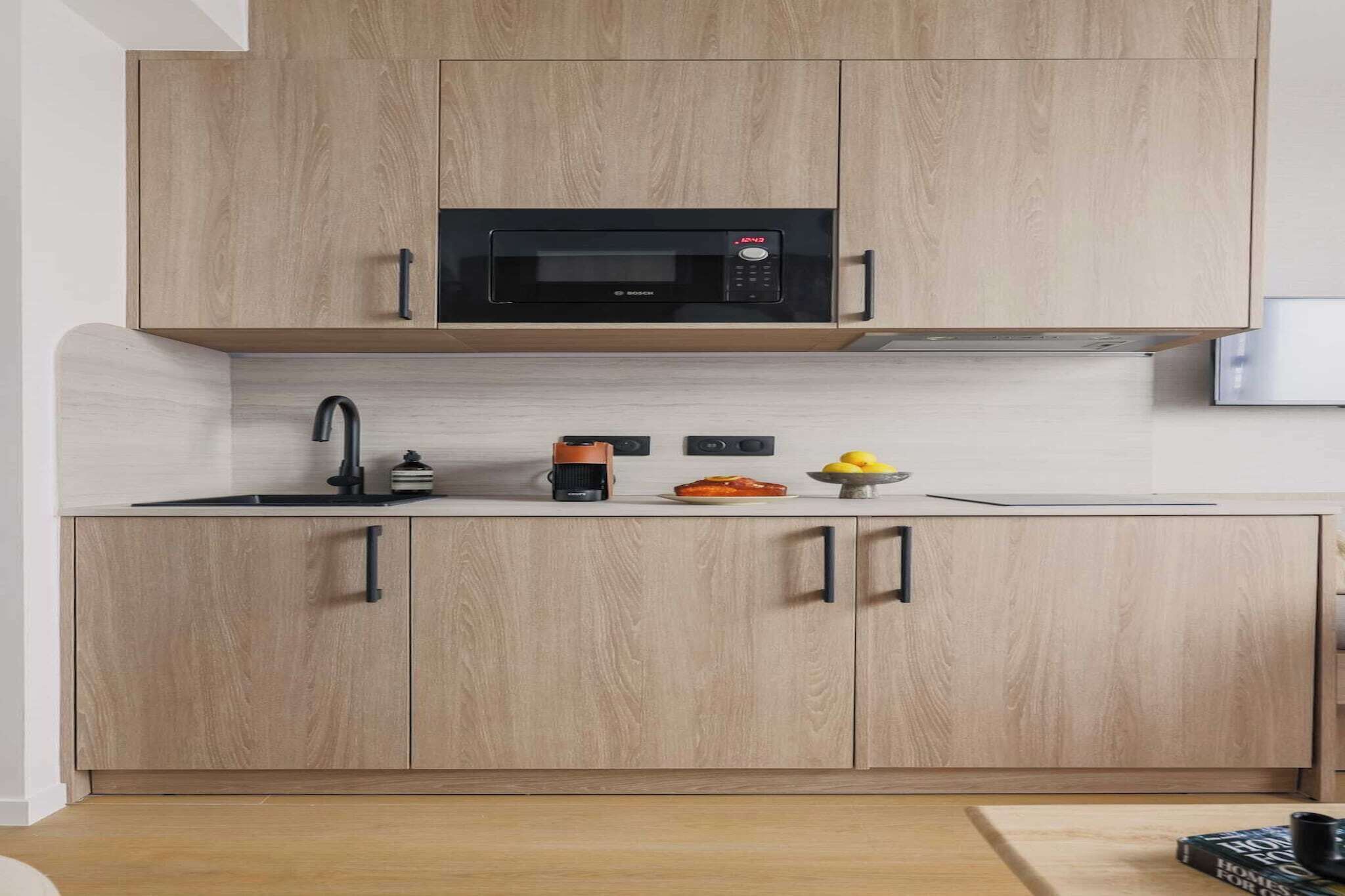 Kühlschrank, Mikrowelle, Herdplatte, Toaster
