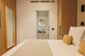 1 bedroom, desk, iron/ironing board, internet