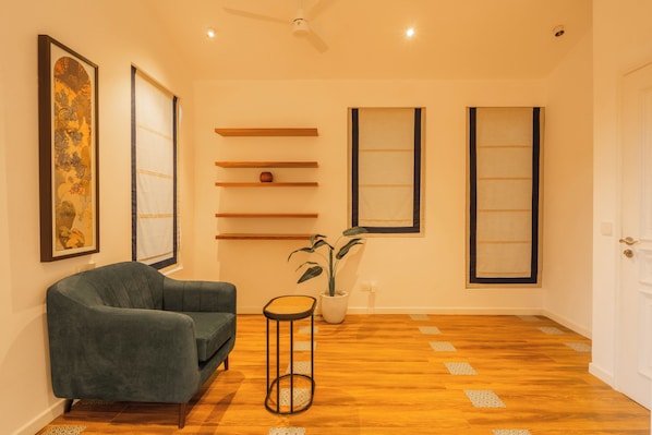Villa básica, balcón, vista al jardín | Tabla de planchar con plancha y wifi gratis