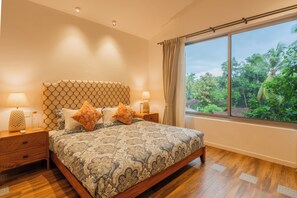 Standard-Villa, Balkon, Gartenblick