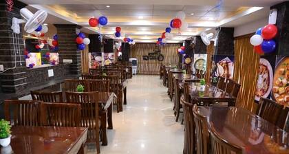 HOTEL CENTER POINT GUEST HOUSE