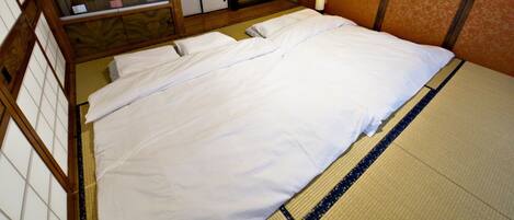 Apartment | Blackout drapes, free WiFi