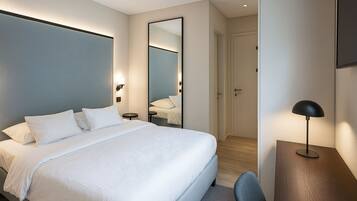 Camera Deluxe | Una scrivania, Wi-Fi gratuito, lenzuola