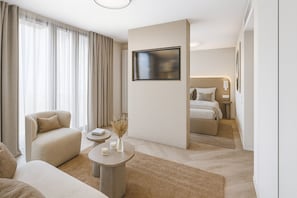 Superior Room, City View | Living area