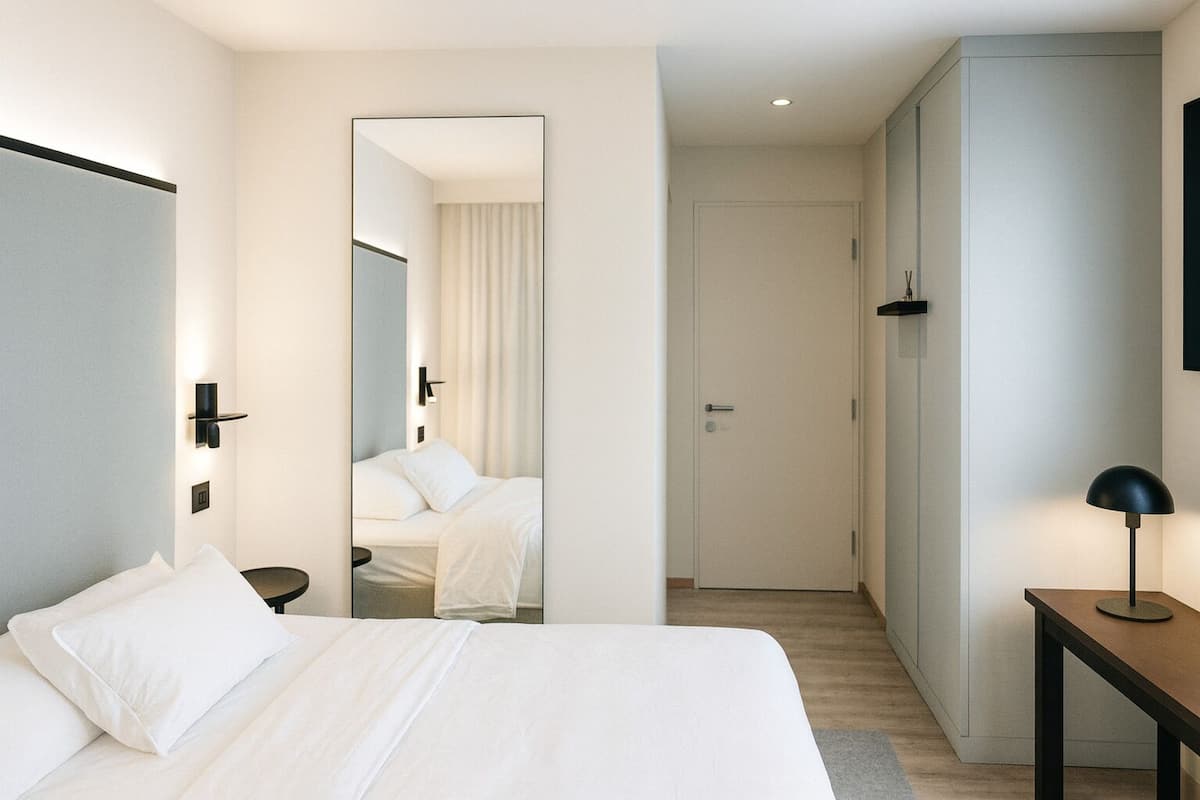 Desk, free WiFi, bed sheets