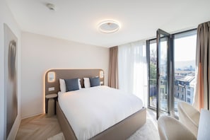 Studio Senior City View, Mini Bar | Iron/ironing board, WiFi (free), bed sheets