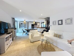 TV, fireplace