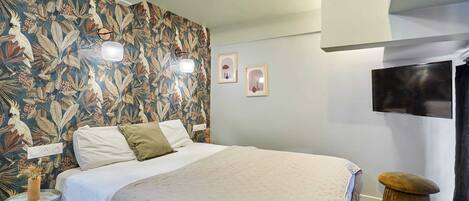 Apartment | 1 bedroom, laptop workspace, iron/ironing board, bed sheets