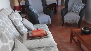 A living room with a sofa, armchairs, and a coffee table. - Spacious 2-bedroom apartment in Avirons - Terrace & Parking (Les Avirons)