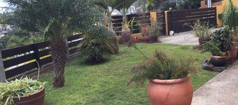 Spacious 2-bedroom apartment in Avirons - Terrace & Parking