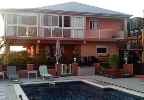 Geräumige 2-Zimmer-Wohnung in Avirons - Terrasse & Parkplatz