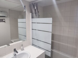 Hair dryer - Renovated studio at slopes, Mont Blanc view (Plagne Aime 2000)