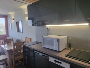 Fridge, microwave, dishwasher, coffee/tea maker