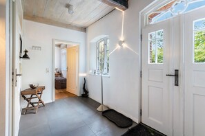 Interior - Holiday Home 'Casa Del Norte' with Private Garden and Wi-Fi (Neukirchen)