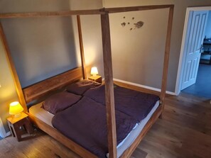 2 bedrooms, WiFi, bed sheets