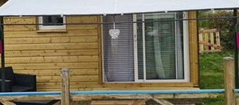 Cozy chalet with terrace for 2 guests