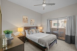 1 bedroom, desk, free WiFi, bed sheets - Sophisticated Elegance Spacious Condo (Tucson)