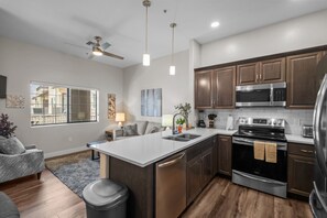 Fridge, microwave, oven, stovetop - Sophisticated Elegance Spacious Condo (Tucson)
