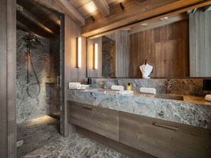 Hair dryer, towels - Luxury Penthouse in Courchevel 1850 with Spa, 10 Bedrooms (Courchevel 1850)