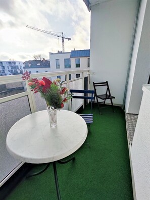 Outdoor dining - 4-room apartment near Oranienburg train station (Oranienburg)