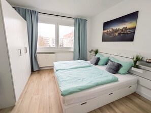 3 bedrooms, iron/ironing board, Internet, bed sheets - 4-room apartment near Oranienburg train station (Oranienburg)