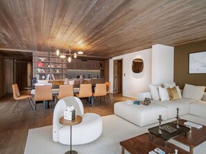 TV - Luxury apartment with spa and shuttle in Courchevel 1850 (Courchevel 1850)