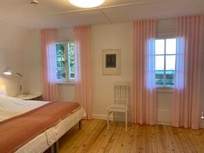 3 chambres, fer et planche à repasser, Wi-Fi, draps fournis