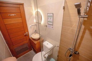 Standard Room | Bathroom - Bali Bay By Urban Haven (Denpasar)