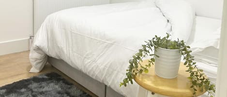 3 bedrooms, bed sheets