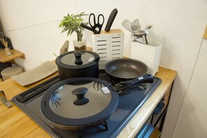 Apartment | Blackout drapes, iron/ironing board, free WiFi