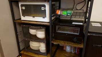 Apartment | Blackout curtains, iron/ironing board, free WiFi