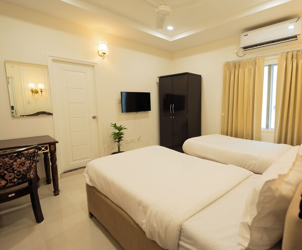 Comfort Single Room, 2 Single Beds | Desk, laptop workspace, free WiFi