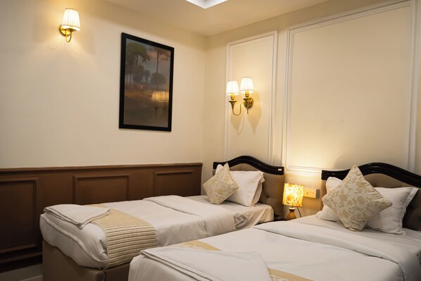 Comfort Single Room, 2 Single Beds | Desk, laptop workspace, free WiFi