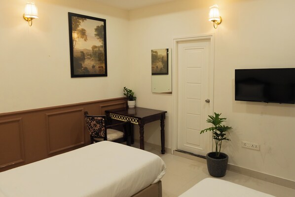 Comfort Single Room, 2 Single Beds | Desk, laptop workspace, free WiFi