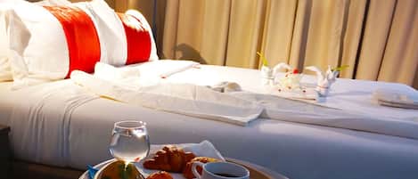 Double Room, Balcony, City View | Laptop workspace, free WiFi, bed sheets