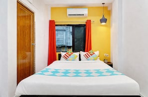 Deluxe Double Room, Air conditioning | Hypo-allergenic bedding, in-room safe, desk, soundproofing - Hotel M M Homestay Howrah (Howrah)