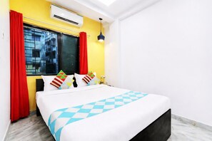 Deluxe Double Room, Multiple Beds, Air conditioning | Hypo-allergenic bedding, in-room safe, desk, soundproofing