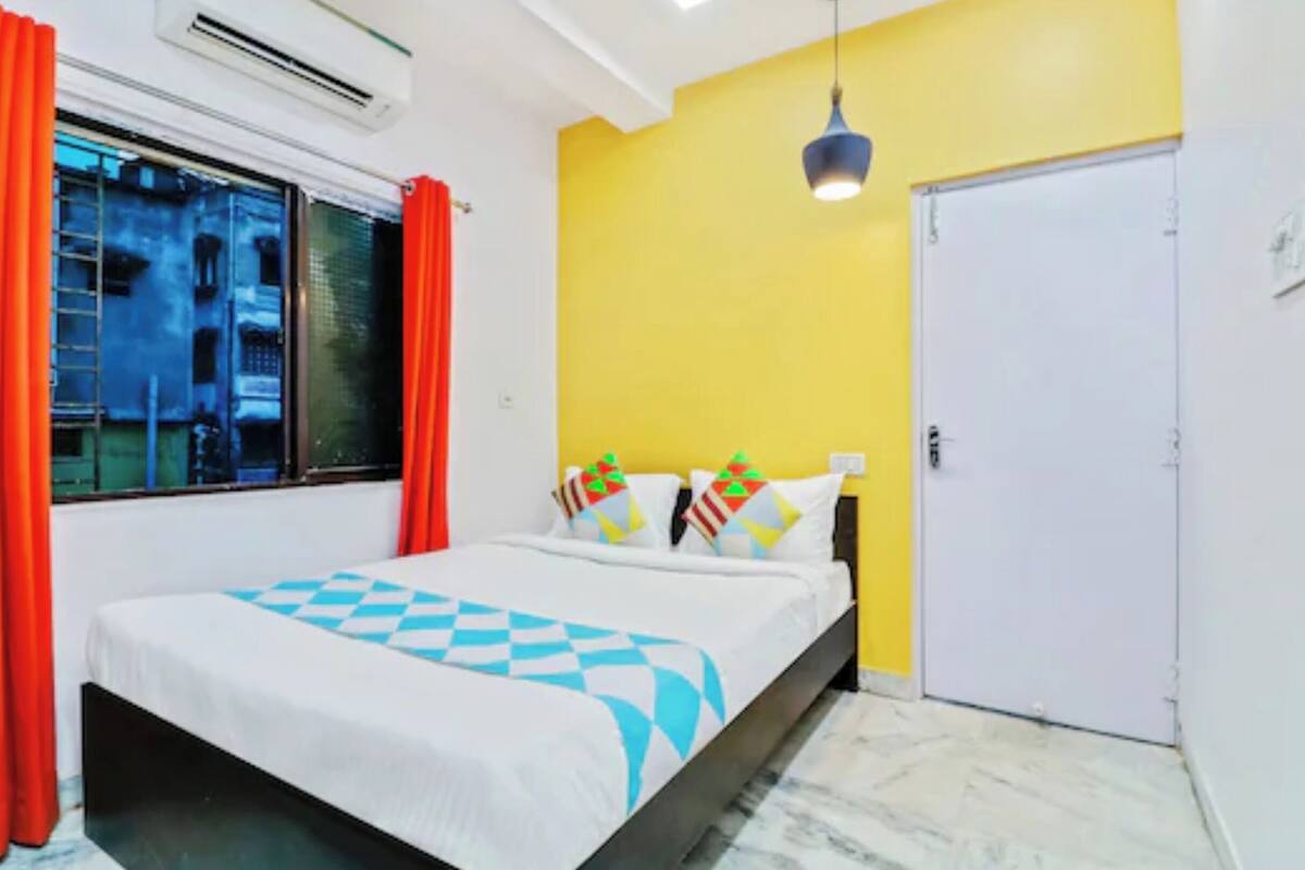 Hypo-allergenic bedding, in-room safe, desk, soundproofing