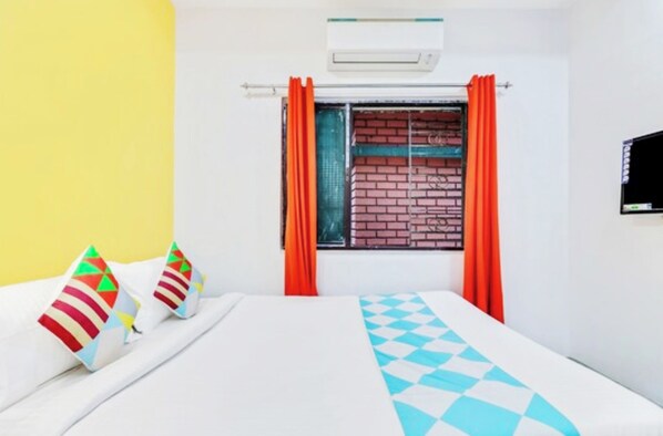 Deluxe Double Room, Air conditioning | Hypo-allergenic bedding, in-room safe, desk, soundproofing