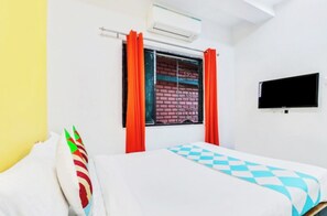 Hypo-allergenic bedding, in-room safe, desk, soundproofing