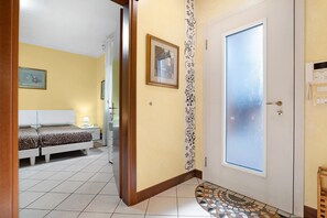 1 bedroom, desk, iron/ironing board, WiFi