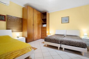 1 slaapkamer, een strijkplank/strijkijzer, wifi, beddengoed