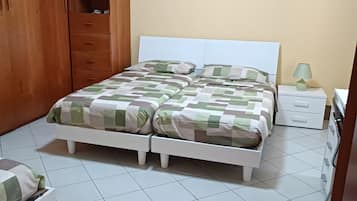 Iron/ironing board, WiFi, bed sheets, wheelchair access