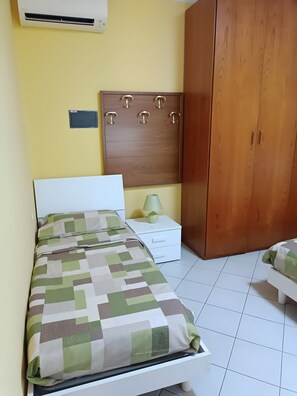 Iron/ironing board, WiFi, bed sheets, wheelchair access