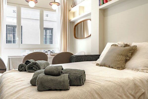 3 bedrooms, iron/ironing board, WiFi, bed sheets