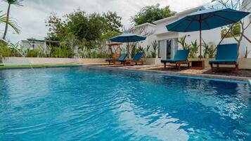 Kolam renang outdoor