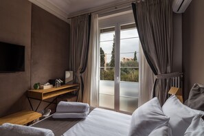 3 chambres, fer et planche à repasser, lit de bébé portatif