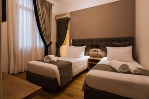 3 chambres, fer et planche à repasser, lit de bébé portatif