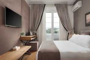 3 habitaciones, tabla de planchar con plancha y cuna de viaje 
