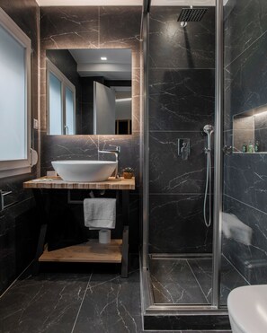 Shower, hair dryer, towels